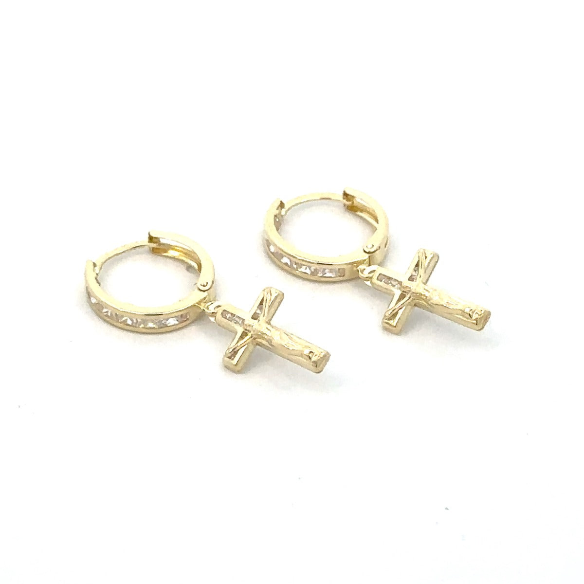 10KY CZ HUGGIE WITH DANGLING CZ CRUSIFIX VUSKE-401