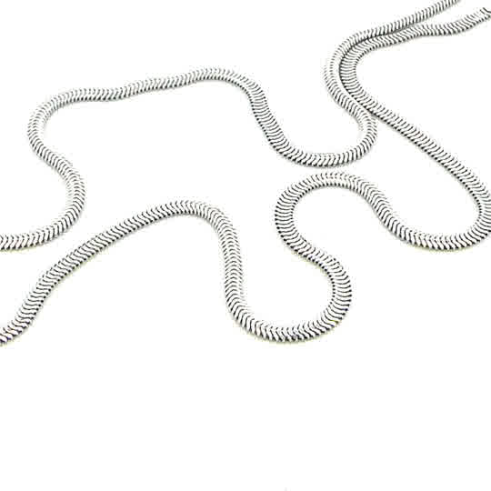 SILVER FLAT OVAL TRUE SNAKE 2.6MM