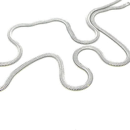 SILVER FLAT OVAL TRUE SNAKE 2.6MM